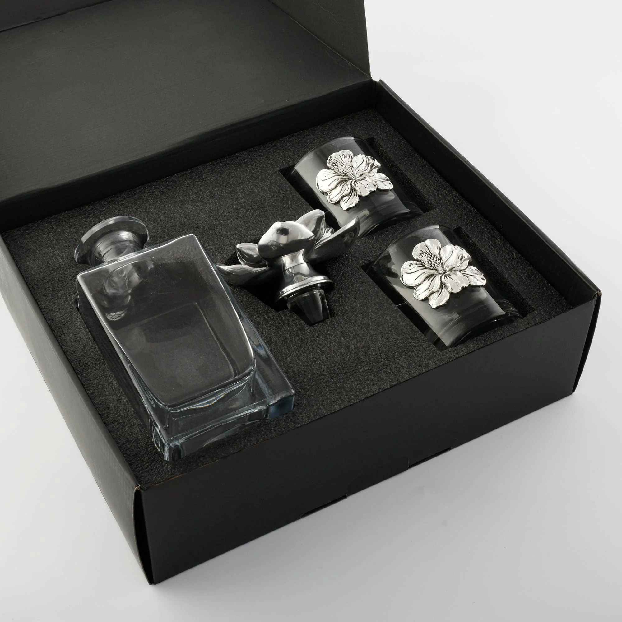 Magnolia Decanter Set with Glasses - Image 4